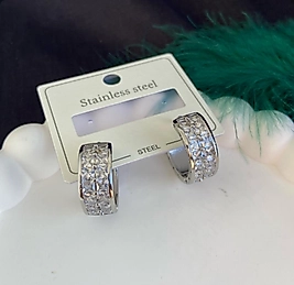 Çelik taşlı halka küpe