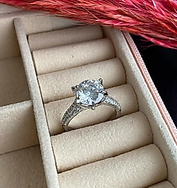 Tek taş yüzük çelik